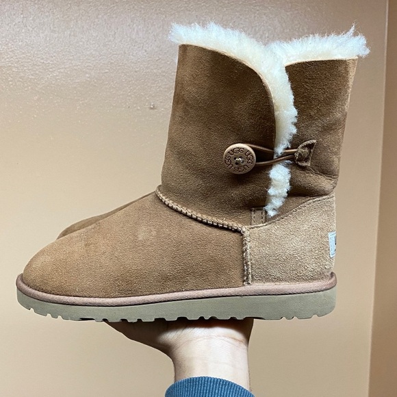 UGG Bailey Button II Women’s Suede Boots “Chesnut” Size 5 - Picture 3 of 17